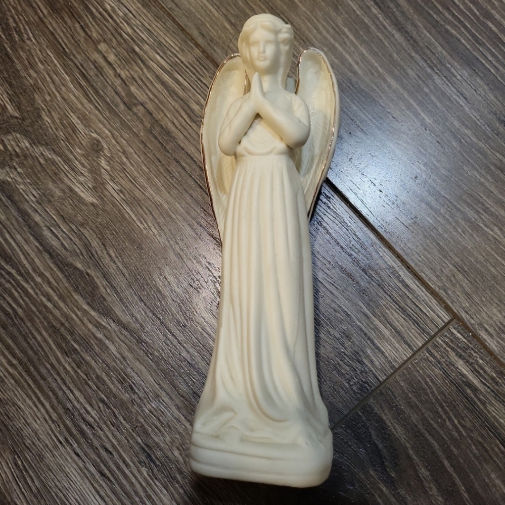 Angel candle holder